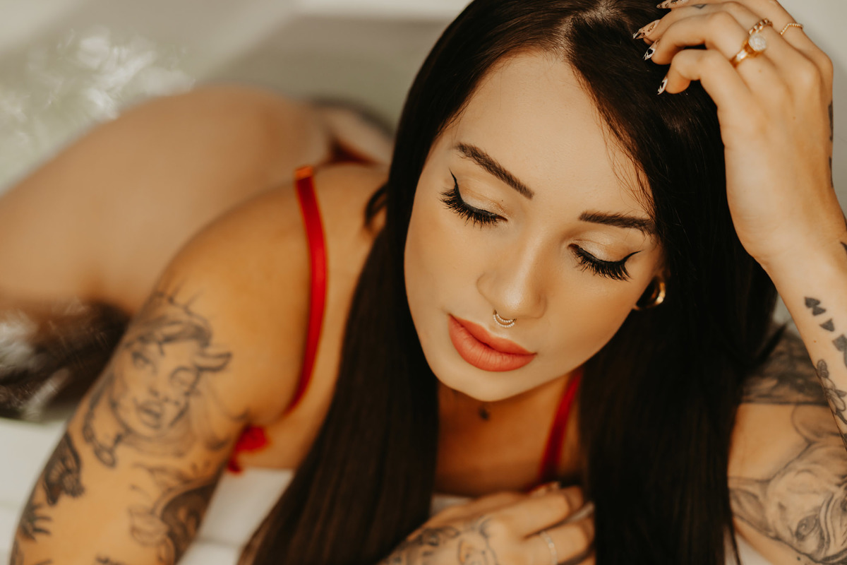 Ensaio sensual em uma banheira