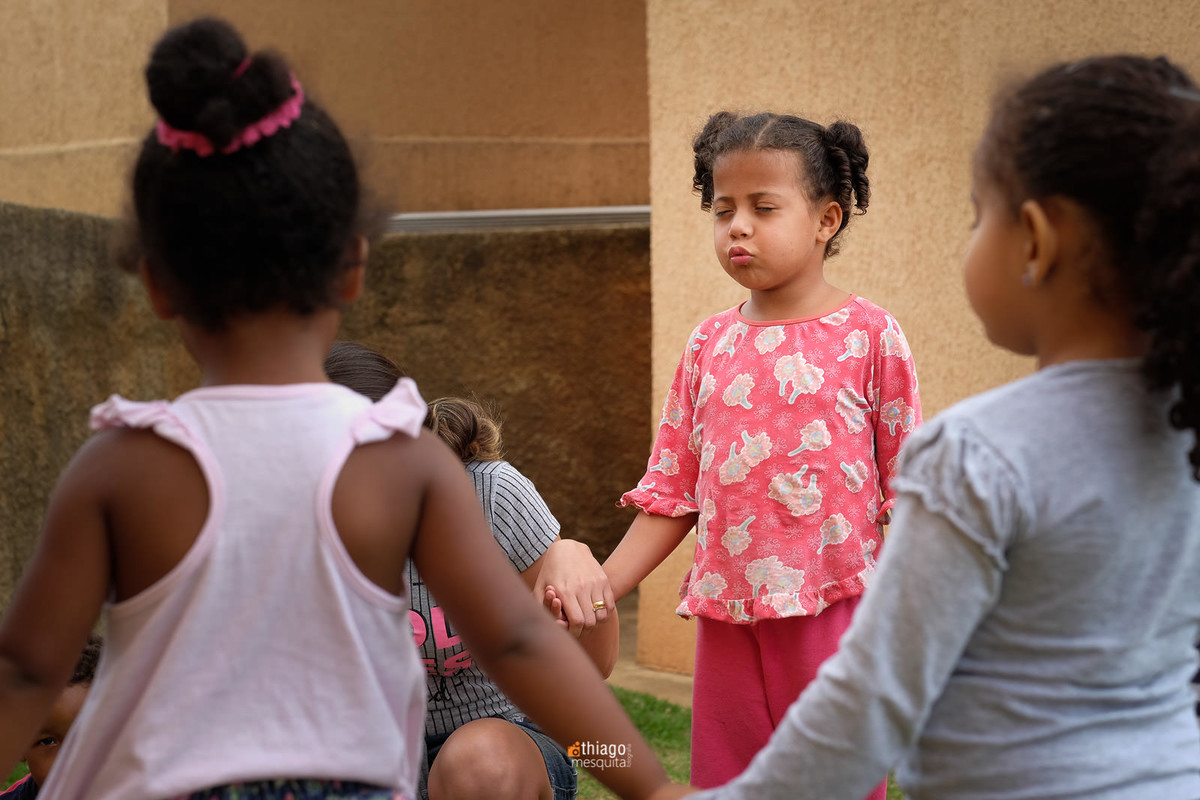 crianças orando