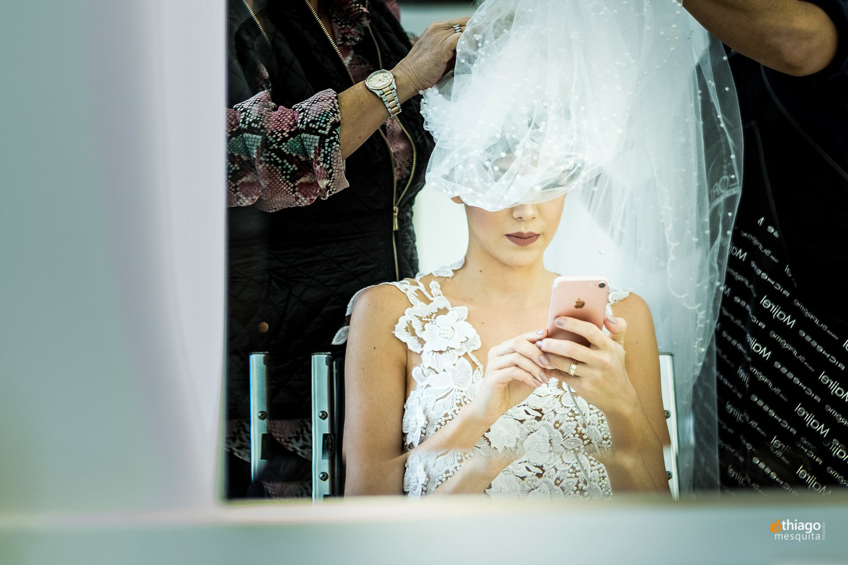 noiva digital influencer natasha okada trabalhando