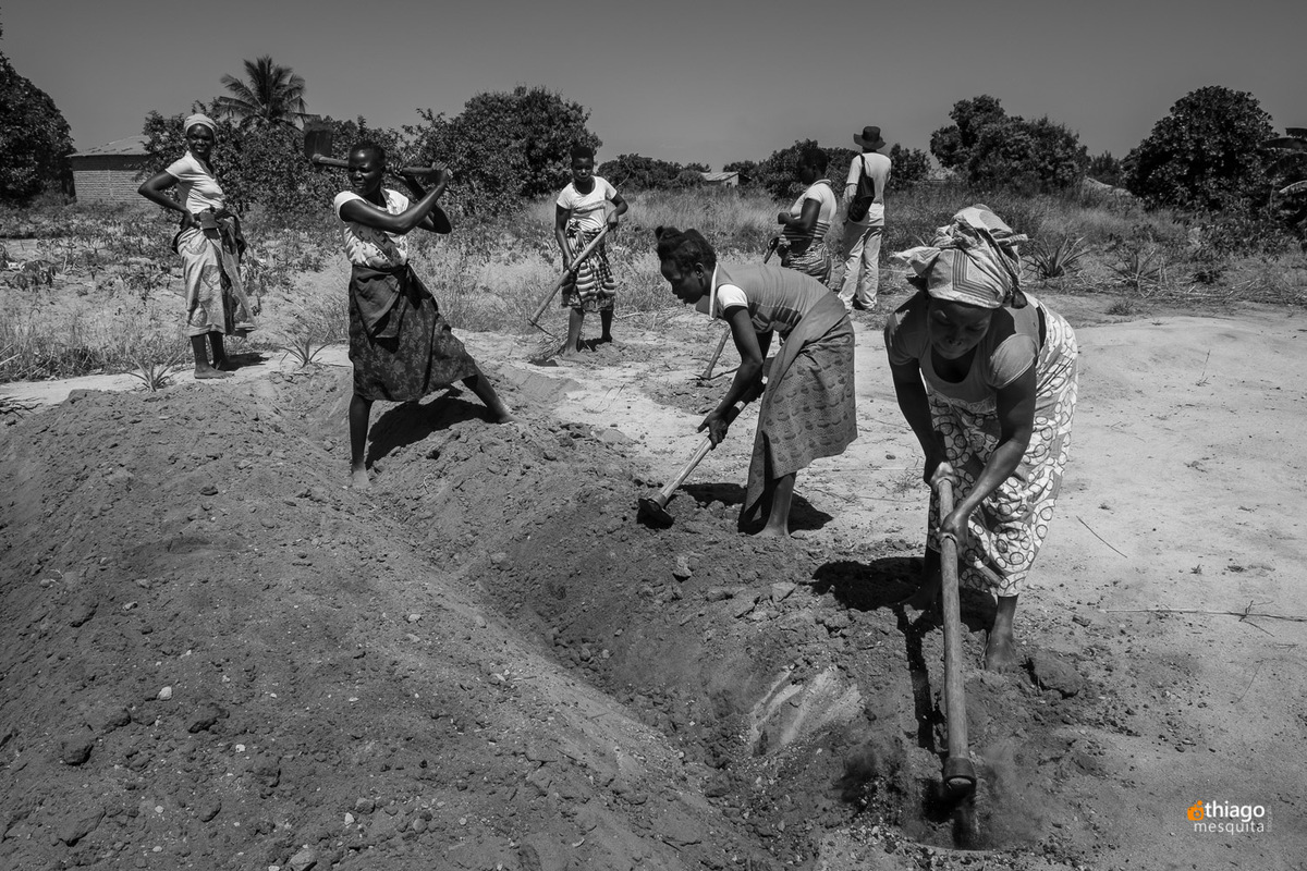 Mulheres trabalhando na machamba