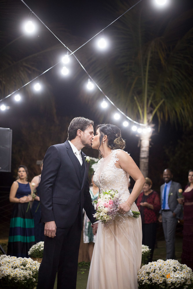 Beijo dos noivos, casamento em Uberlândia