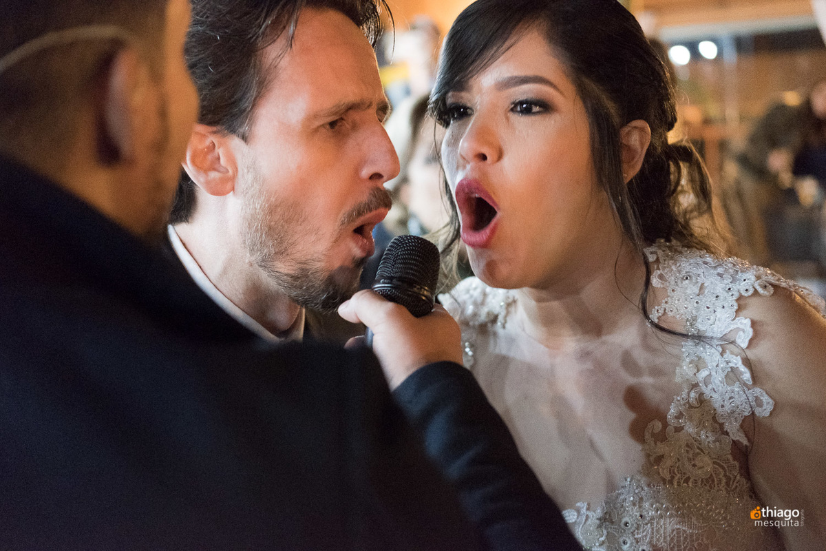 noivos cantando na festa, Thiago Mesquita