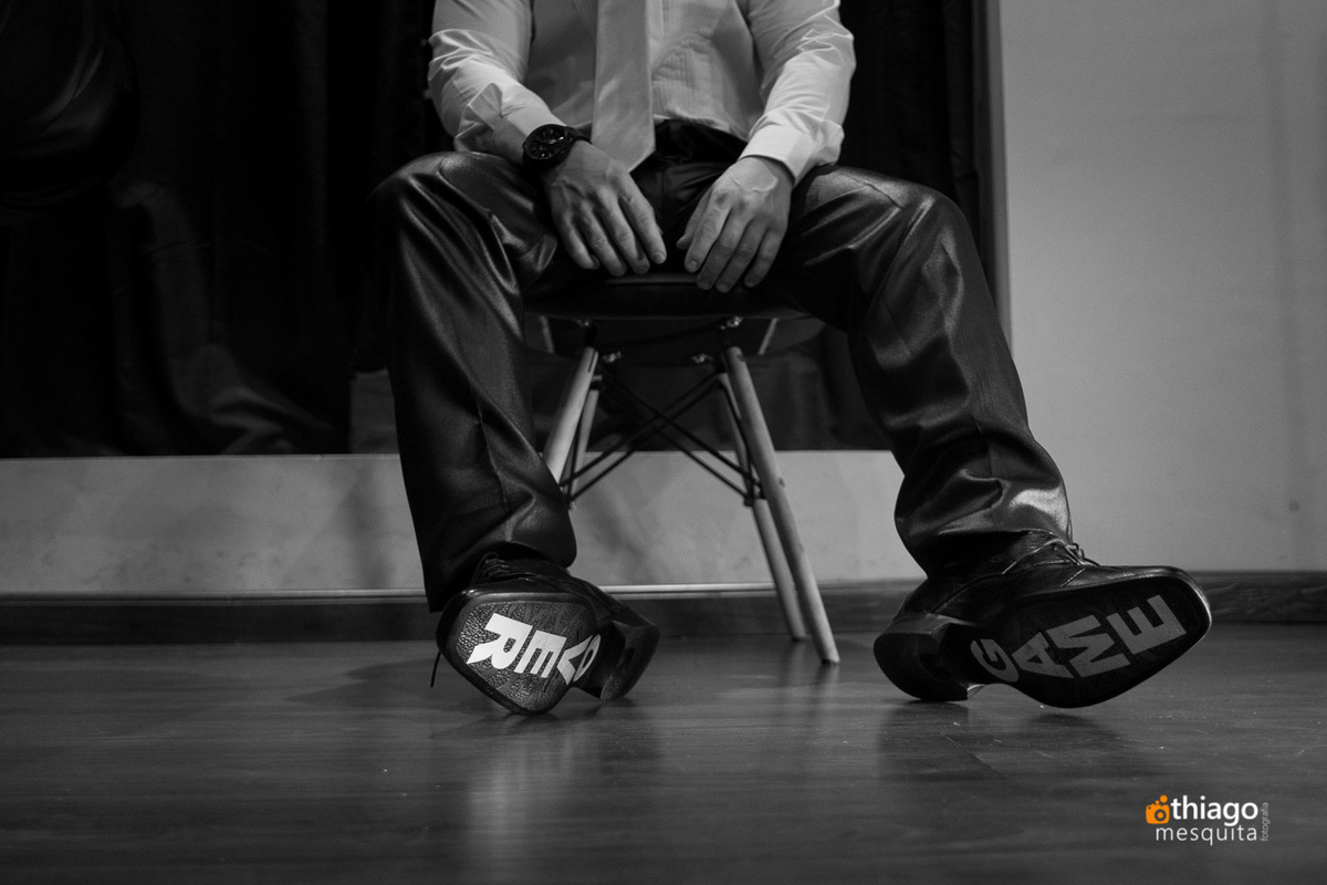 preparativos do noivo Grecco no making of , Thiago Mesquita