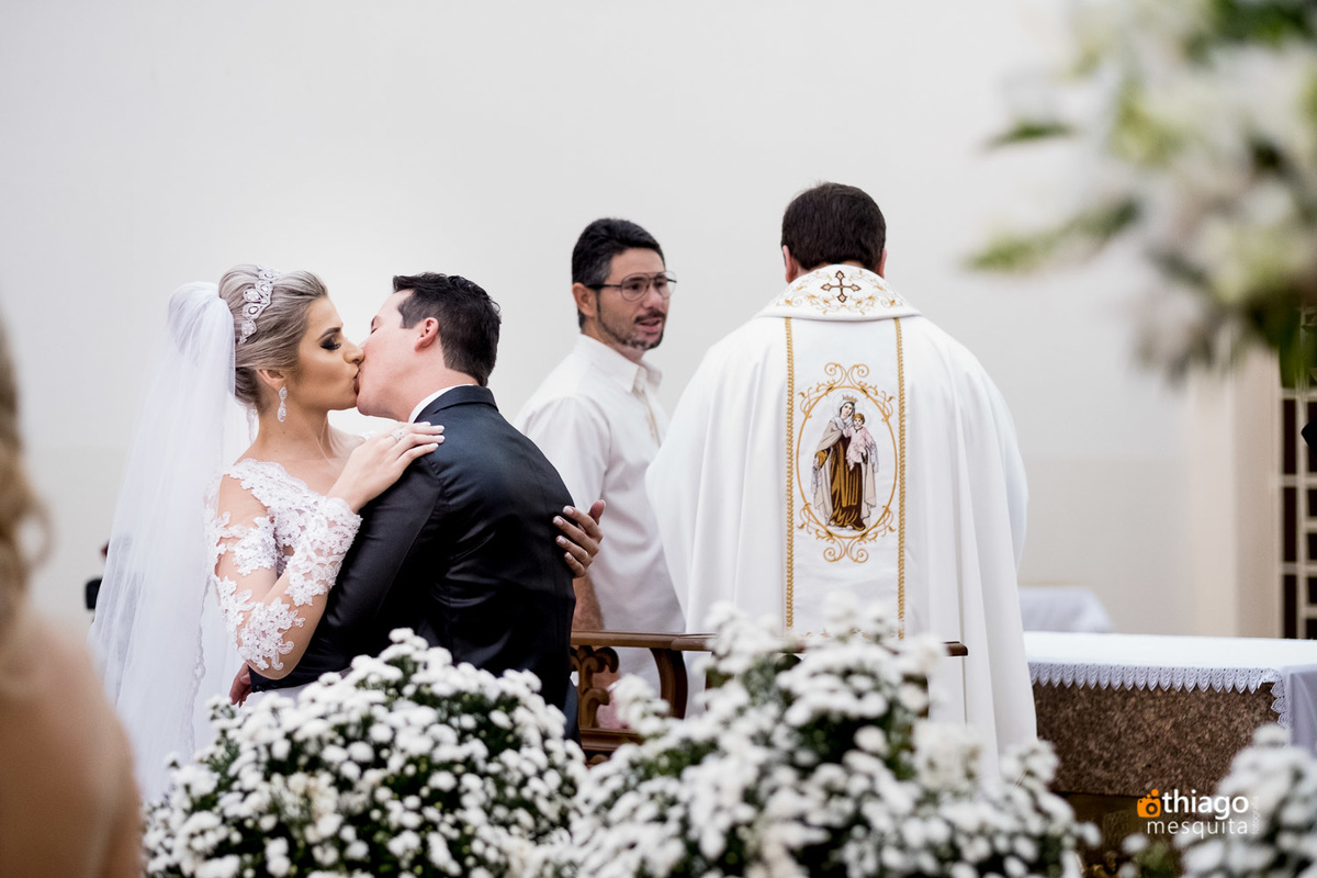 Beijo final dos noivos Bruna e Grecco, casamento em Frutal