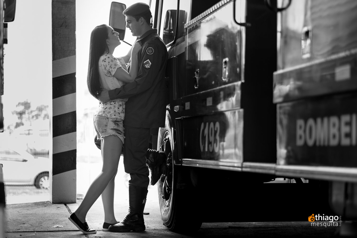 Ensaio Externo de PreWedding nos bombeiros de Uberlândia, pelo fotografo Thiago Mesquita