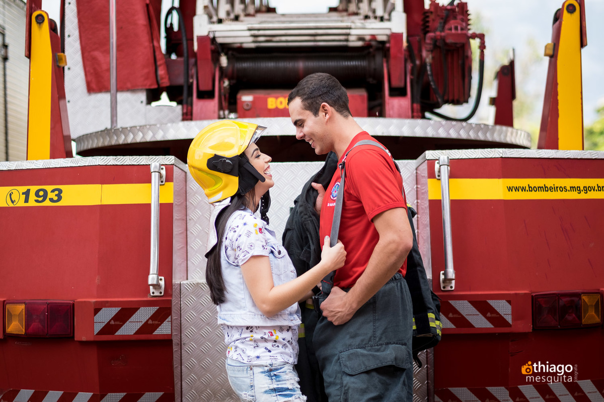 Ensaio Externo de PreWedding nos bombeiros de Uberlândia, pelo fotografo Thiago Mesquita