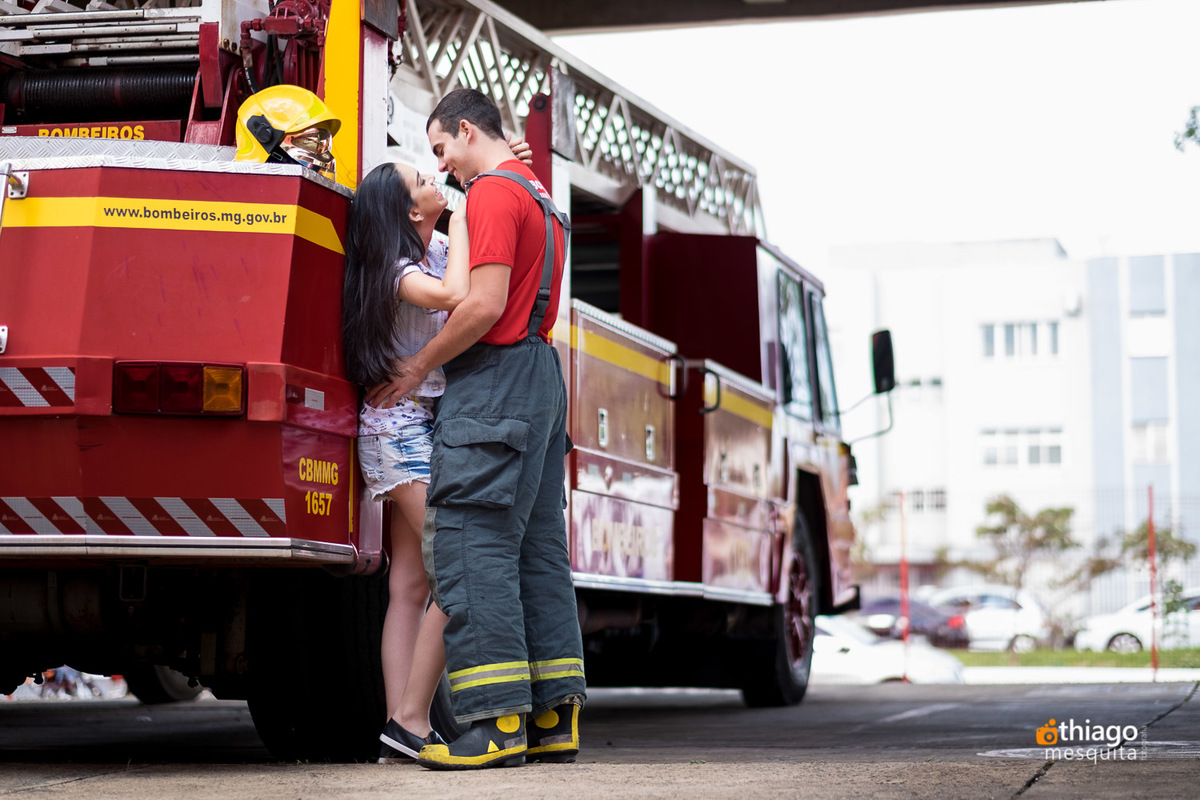 Ensaio Externo de PreWedding nos bombeiros de Uberlândia, pelo fotografo Thiago Mesquita