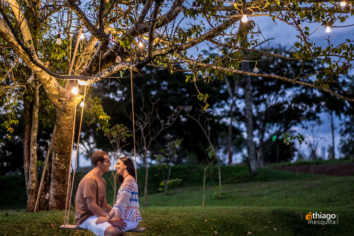 casal no balanço, jardim acampamento Manancial, Thiago Mesquita