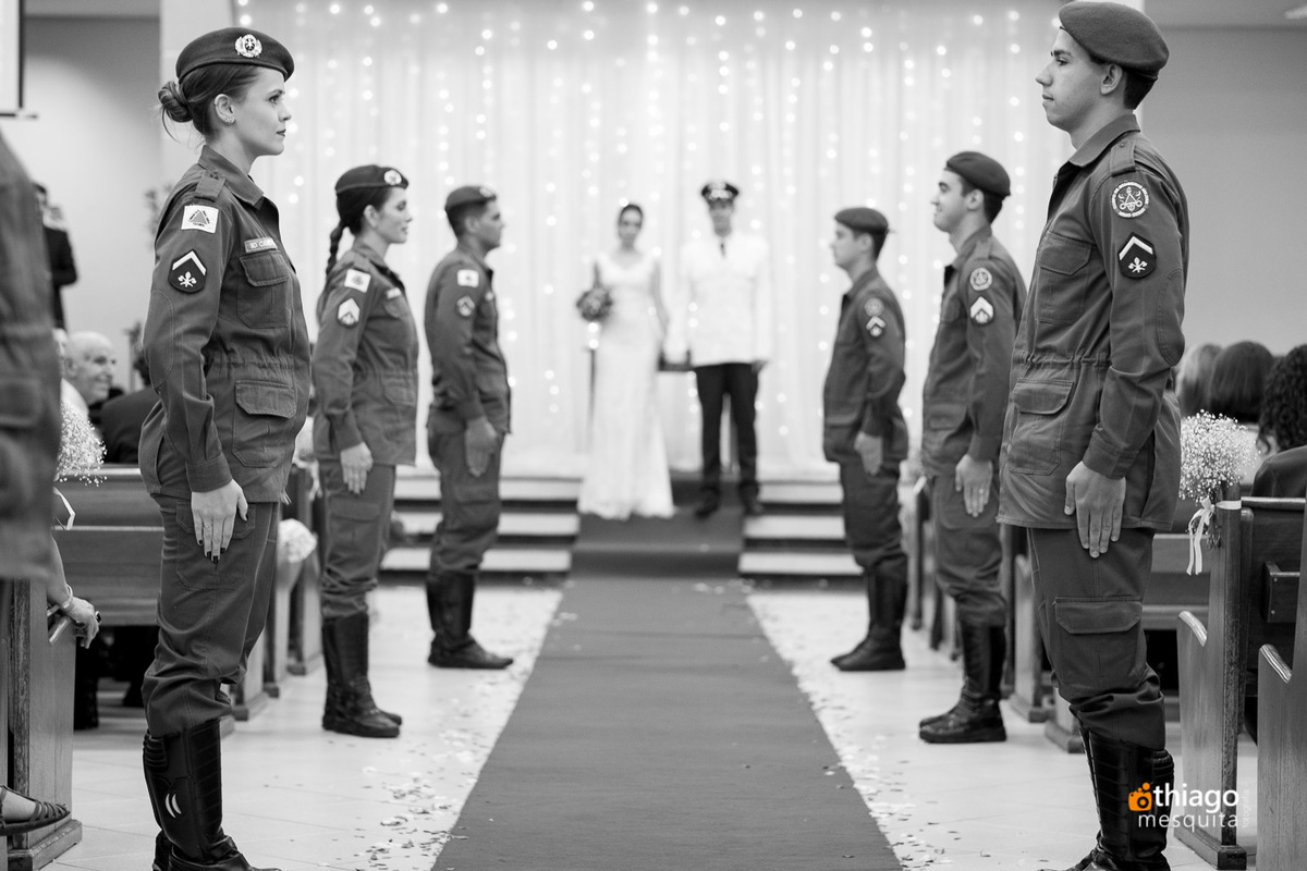 registro em Preto e Branco da cerimonia com os bombeiros de Uberlândia, pelo fotografo Thiago Mesquita