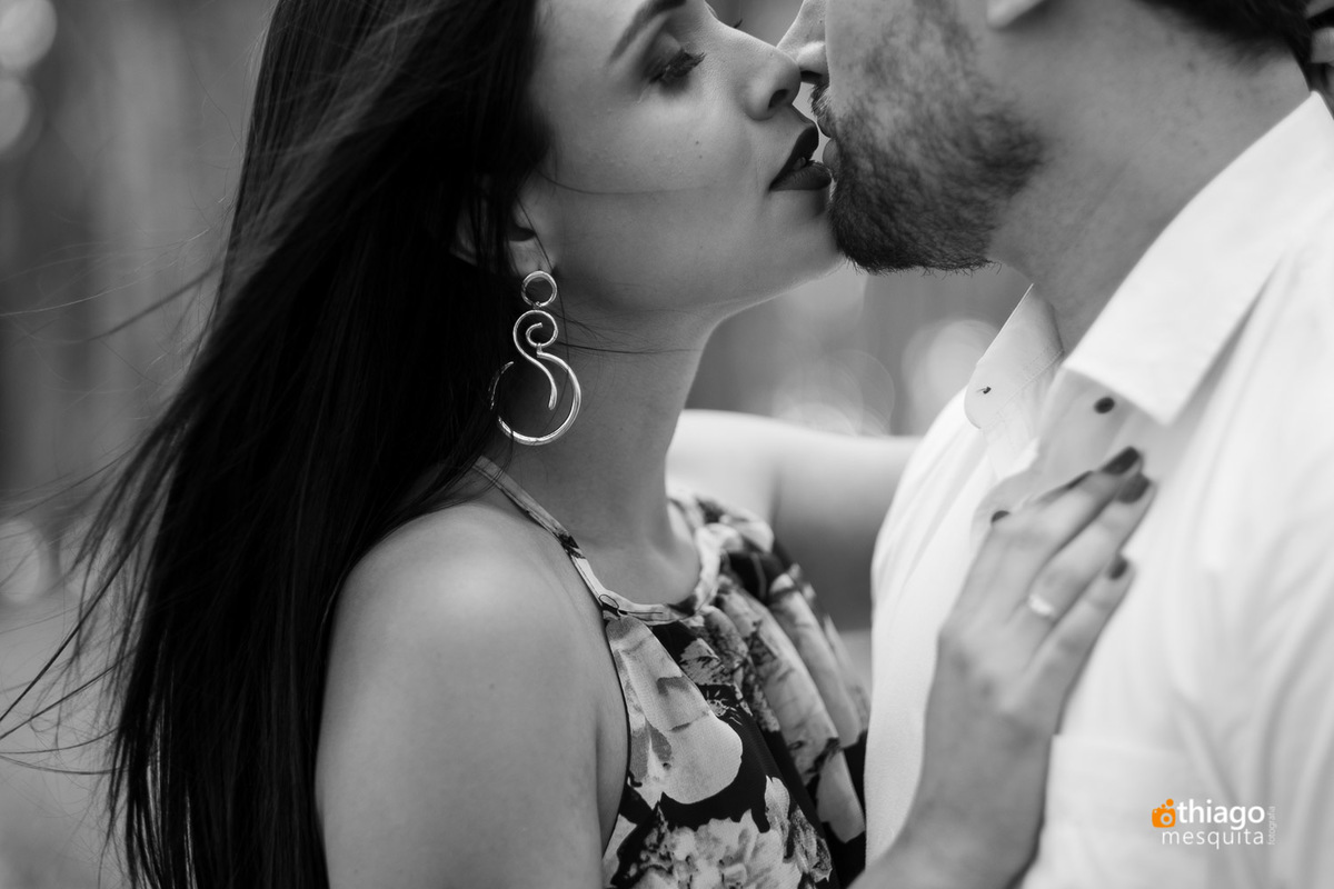 Foto em preto e branco do Prewedding, pelo fotografo Thiago Mesquita em Cruzeiro dos Peixotos