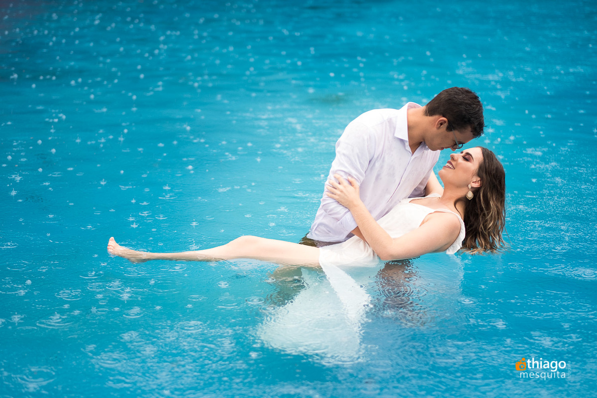 Prewedding dentro da água em Ubatã Thermas Park Hotel, registro pelo fotografo de Uberlândia Thiago Mesquita 