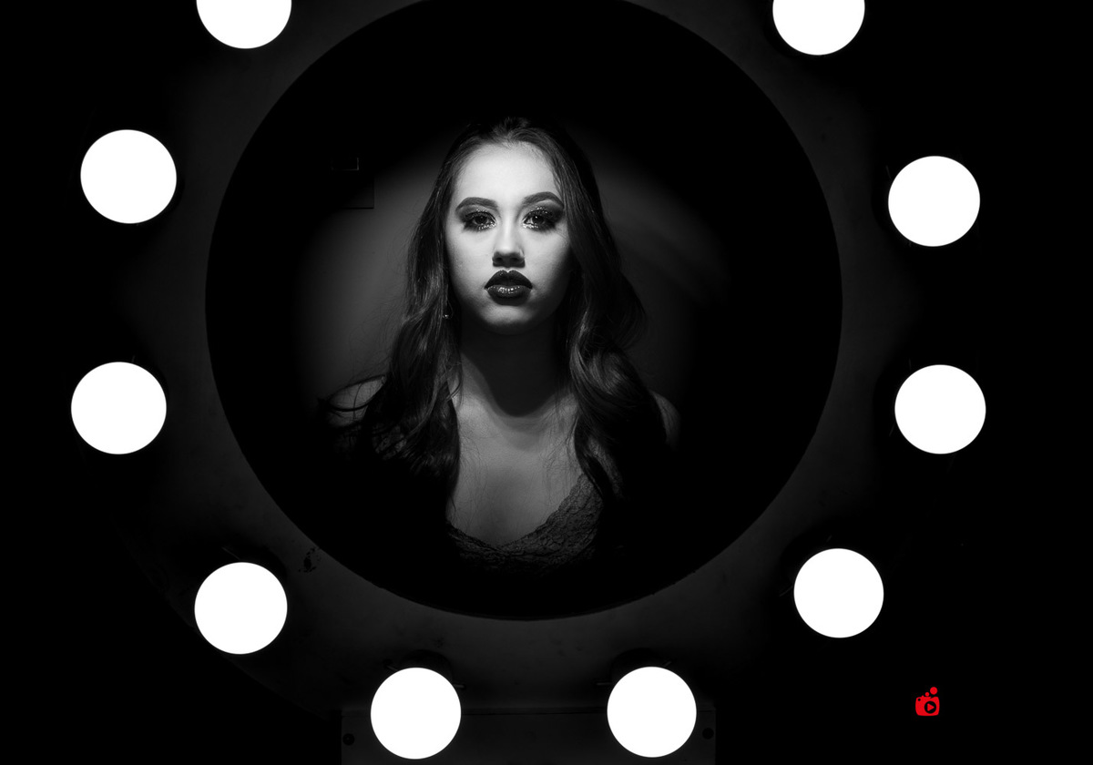 Mariana realizando seu book de 15 anos em Araxá junto ao fotografo Thiago Mesquita