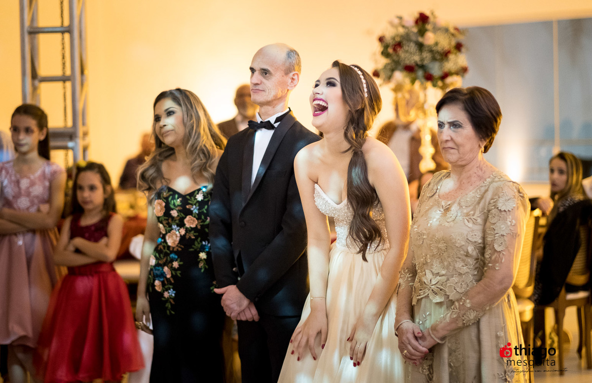 Mariana realizando seu book de 15 anos em Araxá junto ao fotografo Thiago Mesquita