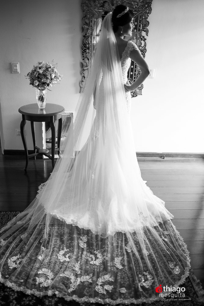 Casamento dos noivos Vanessa e Fabio, Registro de sorrisos e espontaneidade no making of da noiva, pelo fotografo Thiago Mesquita 