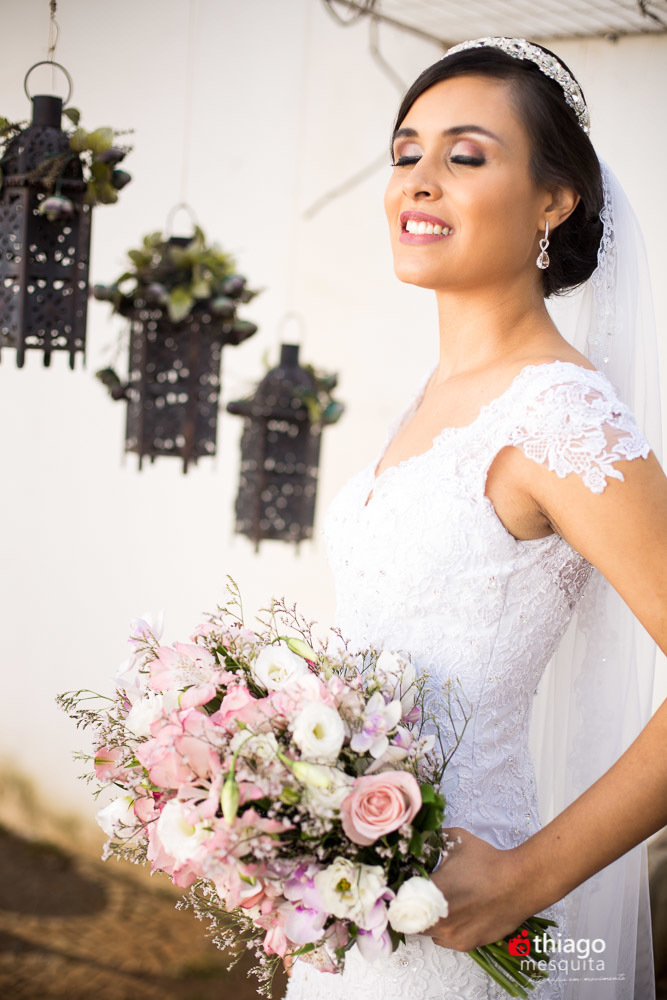 Casamento dos noivos Vanessa e Fabio, Registro de sorrisos e espontaneidade no making of da noiva, pelo fotografo Thiago Mesquita 