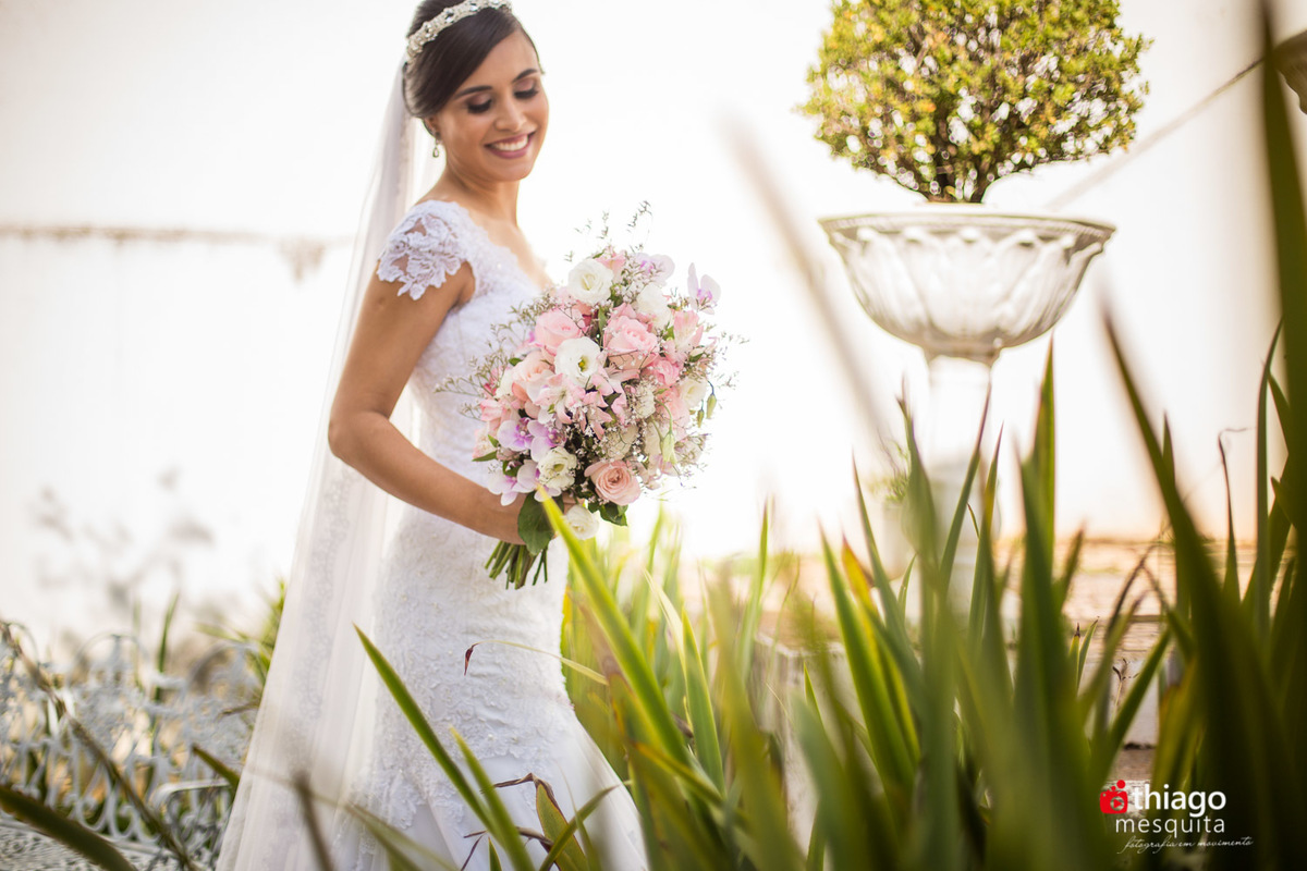 Casamento dos noivos Vanessa e Fabio, Registro de sorrisos e espontaneidade no making of da noiva, pelo fotografo Thiago Mesquita 