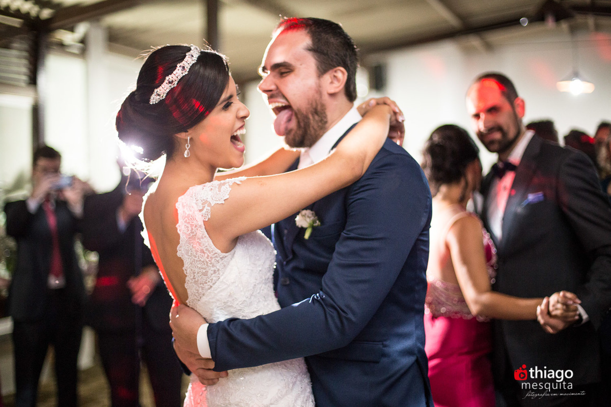 Casamento dos noivos Vanessa e Fabio, Registro de sorrisos e espontaneidade pelo fotografo Thiago Mesquita 