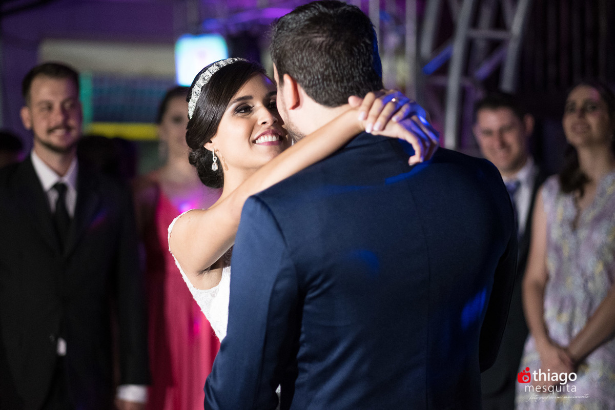 Casamento dos noivos Vanessa e Fabio, Registro de sorrisos e espontaneidade pelo fotografo Thiago Mesquita 