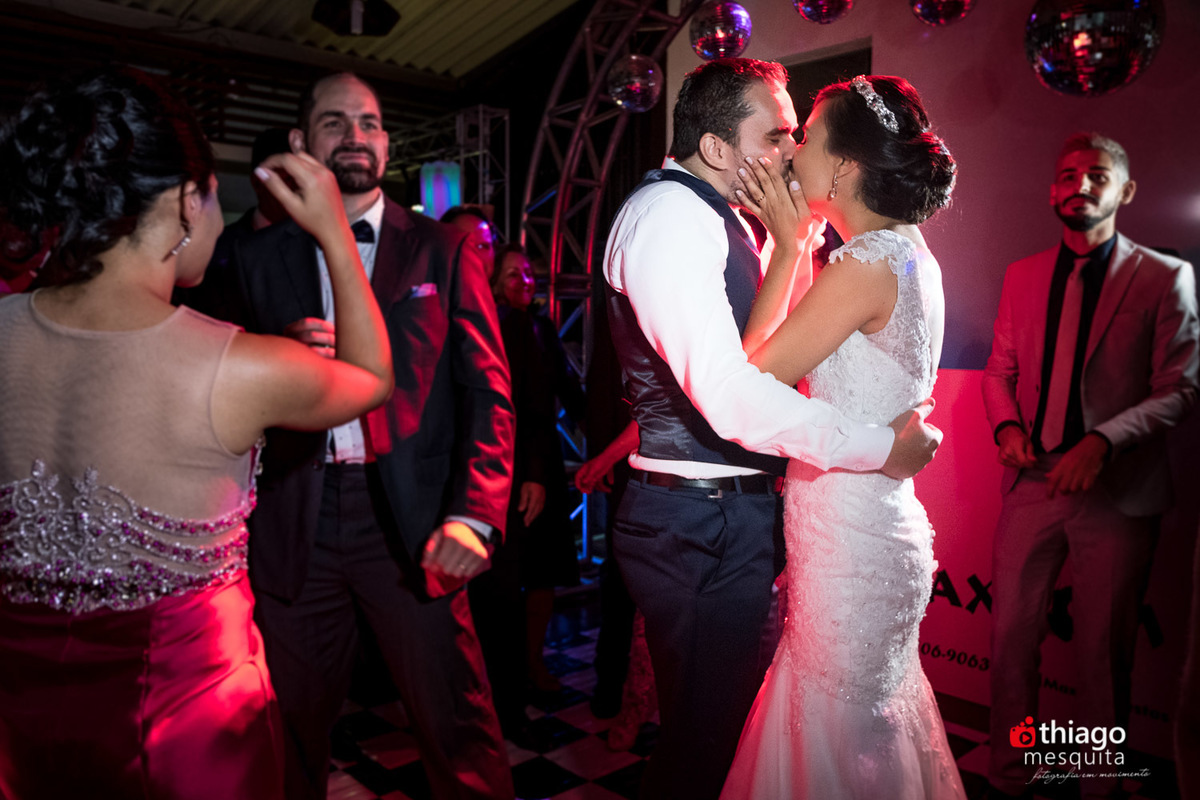 Casamento dos noivos Vanessa e Fabio, Registro de sorrisos e espontaneidade pelo fotografo Thiago Mesquita 
