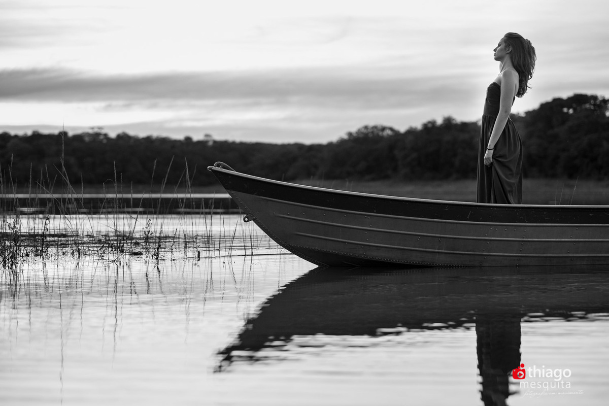 Fotos no bote dentro da lagoa no Book da Larissa , registrado na fazenda da Familia em Baeté, pelo fotografo Thiago Mesquita