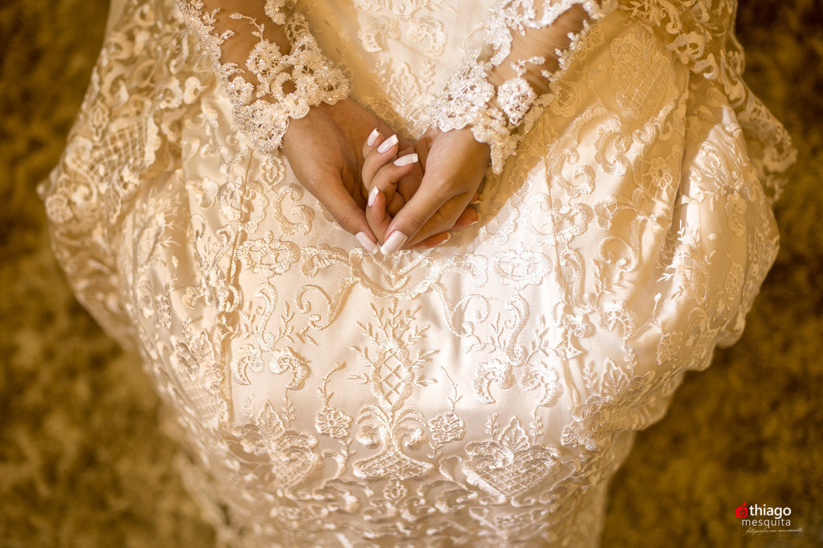 Detalhes do vestido de noiva de Andrea Bernardino Trajes Finos em Itumbiara Goiás
