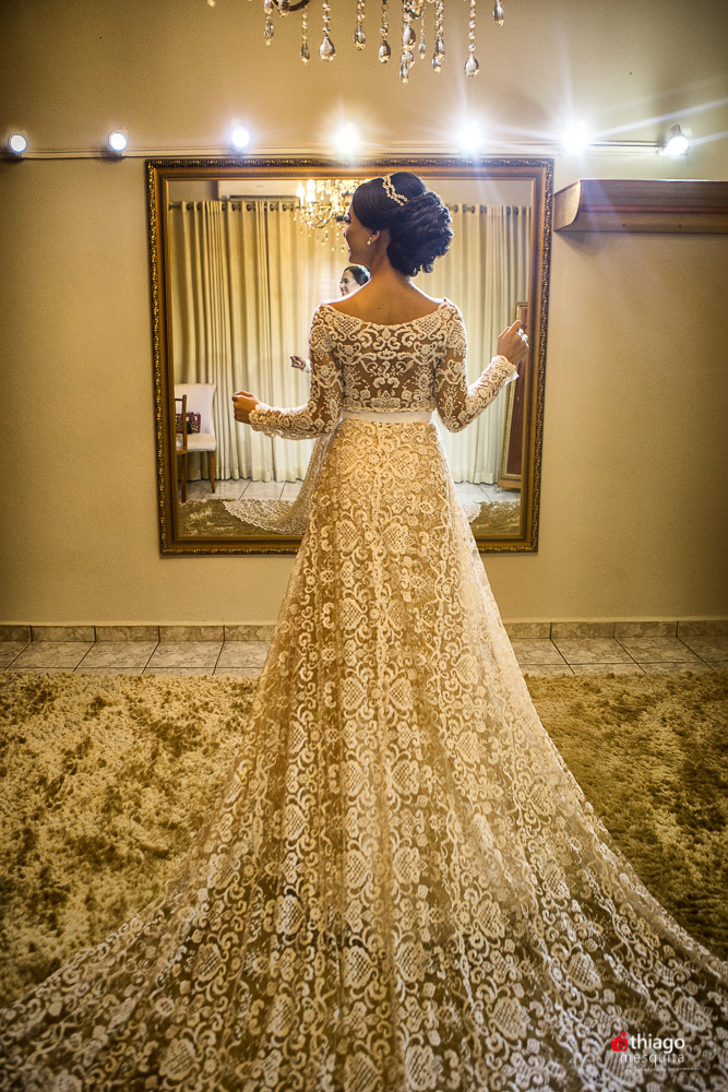 vestido de renda trabalhado em Itumbiara, um clássico de Andrea Bernardino Trajes Finos