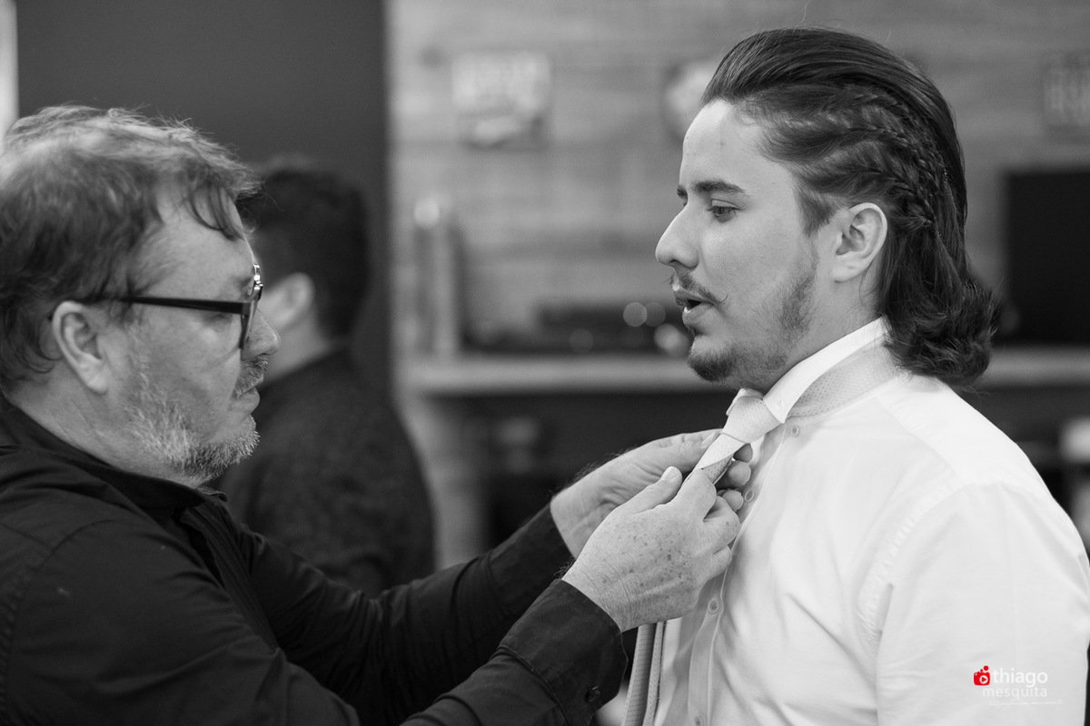 Thiago Mesquita fotografia fazendo a cobertura do casamento de Yara e Silvinho, baterista da dupla Henrique e Juliano, em Itumbiara Goiás. Cerimônia no Palácio das Águas