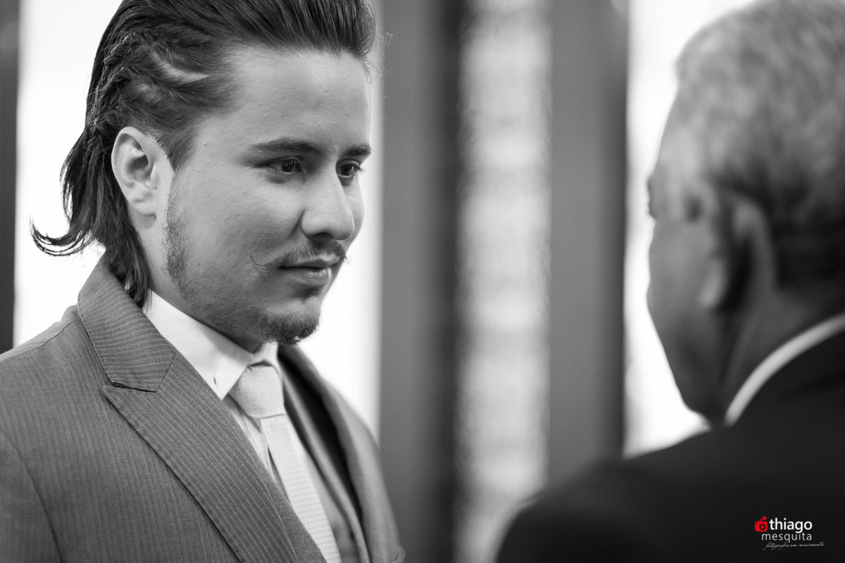 Thiago Mesquita fotografia fazendo a cobertura do casamento de Yara e Silvinho, baterista da dupla Henrique e Juliano, em Itumbiara Goiás. Cerimônia no Palácio das Águas