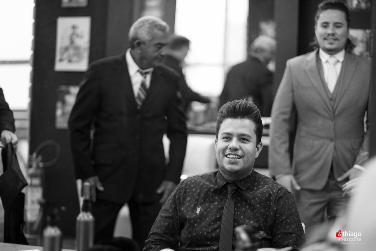 Thiago Mesquita fotografia fazendo a cobertura do casamento de Yara e Silvinho, baterista da dupla Henrique e Juliano, em Itumbiara Goiás. Cerimônia no Palácio das Águas