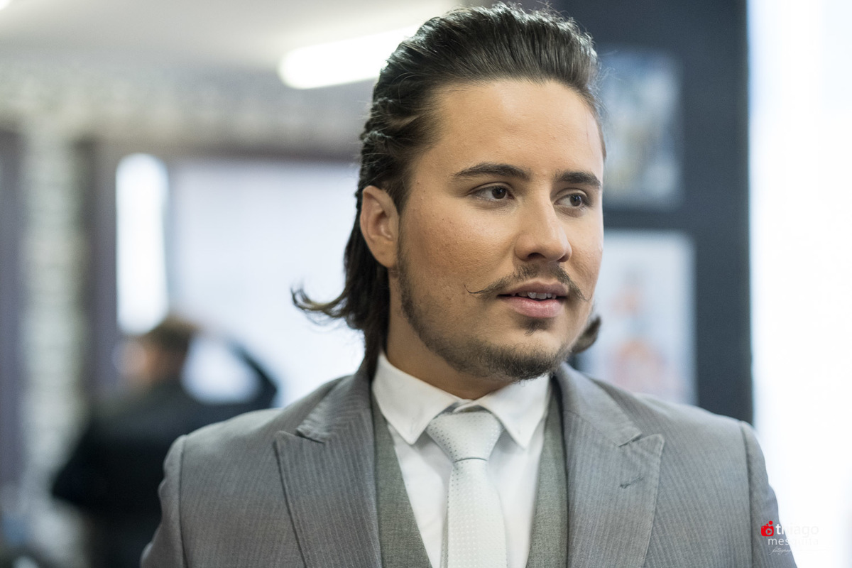 Thiago Mesquita fotografia fazendo a cobertura do casamento de Yara e Silvinho, baterista da dupla Henrique e Juliano, em Itumbiara Goiás. Cerimônia no Palácio das Águas
