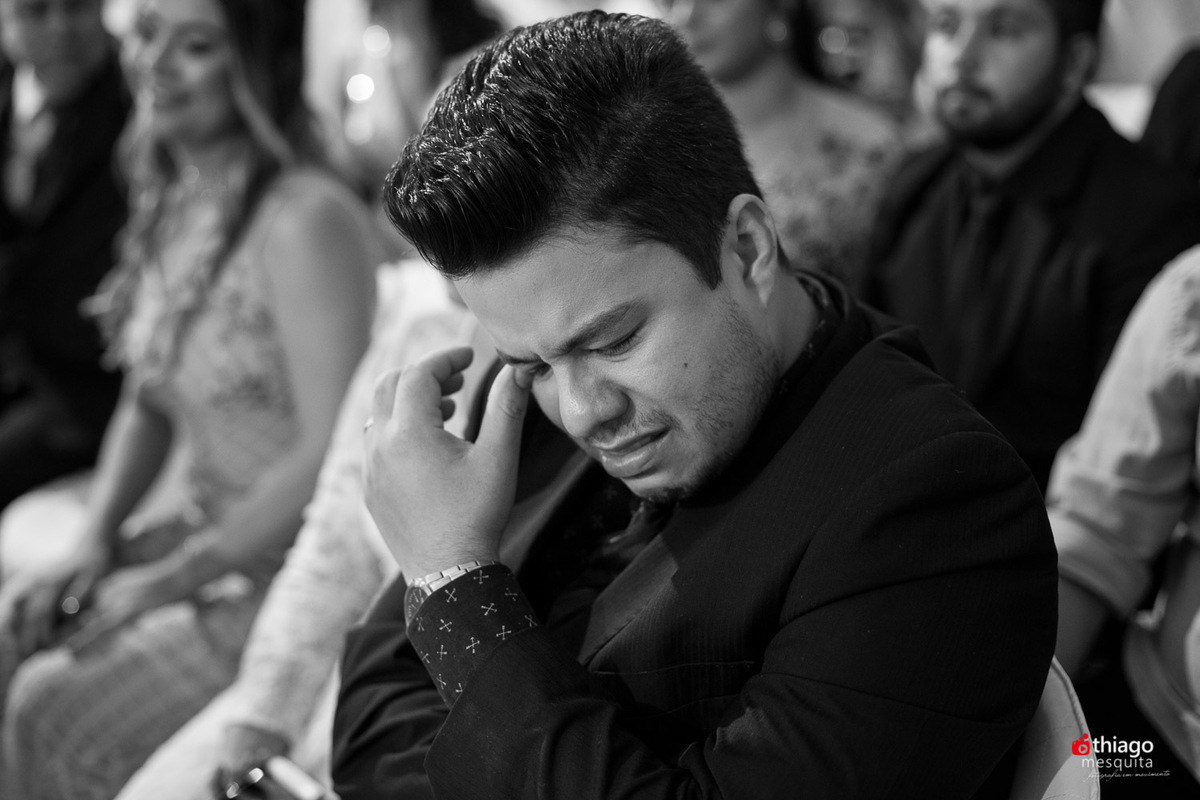 Thiago Mesquita fotografia fazendo a cobertura do casamento de Yara e Silvinho, baterista da dupla Henrique e Juliano, em Itumbiara Goiás. Cerimônia no Palácio das Águas