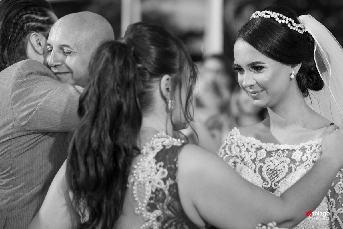 Thiago Mesquita fotografia fazendo a cobertura do casamento de Yara e Silvinho, baterista da dupla Henrique e Juliano, em Itumbiara Goiás. Cerimônia no Palácio das Águas