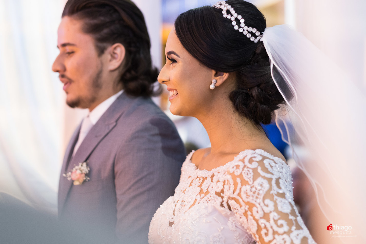 Thiago Mesquita fotografia fazendo a cobertura do casamento de Yara e Silvinho, baterista da dupla Henrique e Juliano, em Itumbiara Goiás. Cerimônia no Palácio das Águas