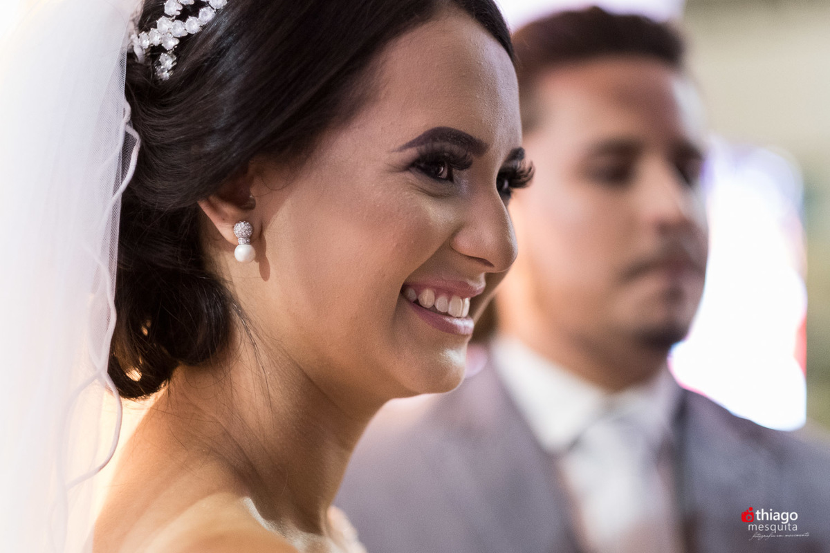 Thiago Mesquita fotografia fazendo a cobertura do casamento de Yara e Silvinho, baterista da dupla Henrique e Juliano, em Itumbiara Goiás. Cerimônia no Palácio das Águas