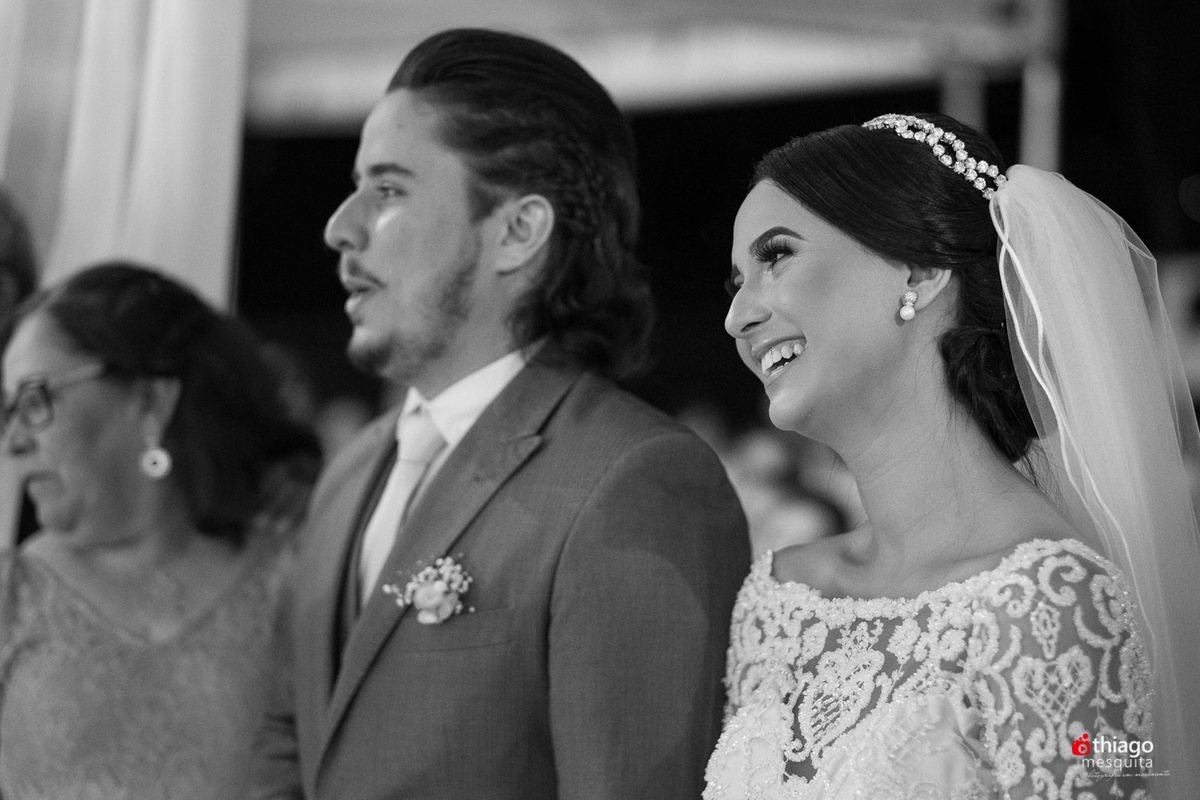 Thiago Mesquita fotografia fazendo a cobertura do casamento de Yara e Silvinho, baterista da dupla Henrique e Juliano, em Itumbiara Goiás. Cerimônia no Palácio das Águas