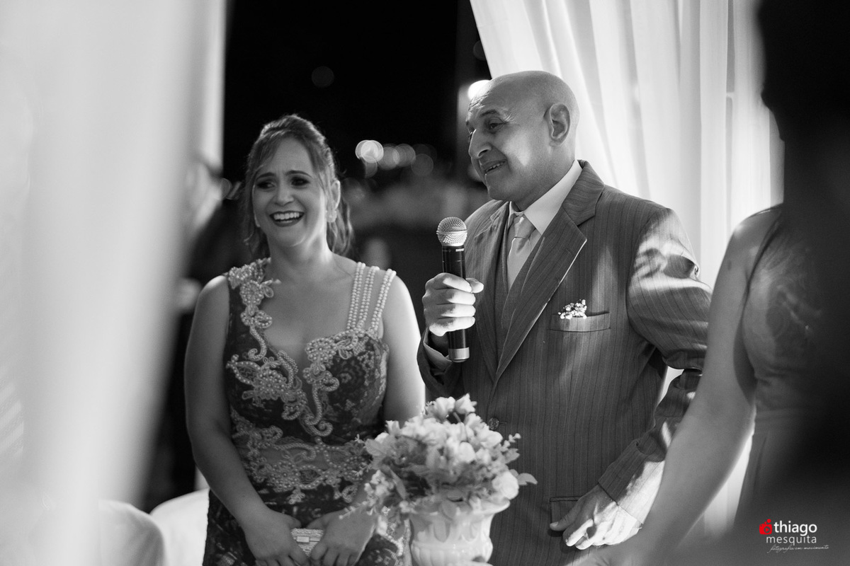 Thiago Mesquita fotografia fazendo a cobertura do casamento de Yara e Silvinho, baterista da dupla Henrique e Juliano, em Itumbiara Goiás. Cerimônia no Palácio das Águas