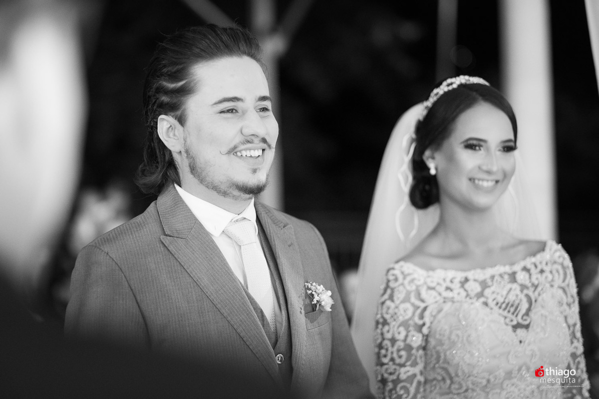 Thiago Mesquita fotografia fazendo a cobertura do casamento de Yara e Silvinho, baterista da dupla Henrique e Juliano, em Itumbiara Goiás. Cerimônia no Palácio das Águas