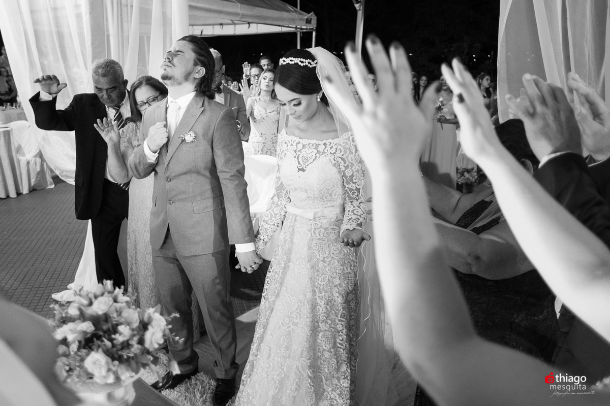 Thiago Mesquita fotografia fazendo a cobertura do casamento de Yara e Silvinho, baterista da dupla Henrique e Juliano, em Itumbiara Goiás. Cerimônia no Palácio das Águas