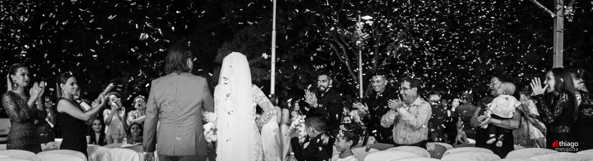 Thiago Mesquita fotografia fazendo a cobertura do casamento de Yara e Silvinho, baterista da dupla Henrique e Juliano, em Itumbiara Goiás. Cerimônia no Palácio das Águas