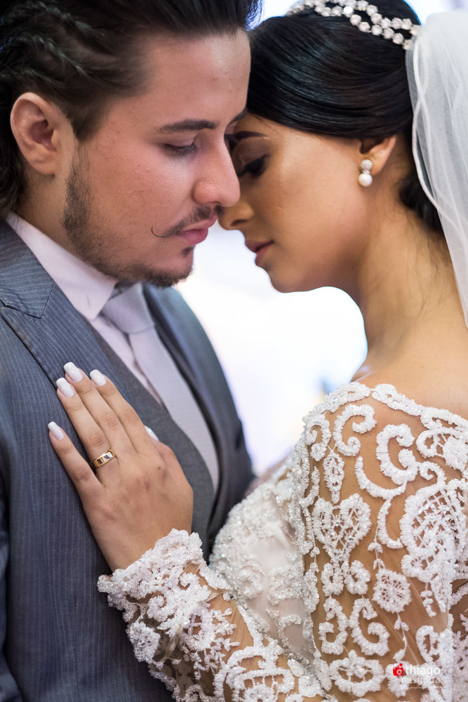 Thiago Mesquita fotografia fazendo a cobertura do casamento de Yara e Silvinho, baterista da dupla Henrique e Juliano, em Itumbiara Goiás. Cerimônia no Palácio das Águas