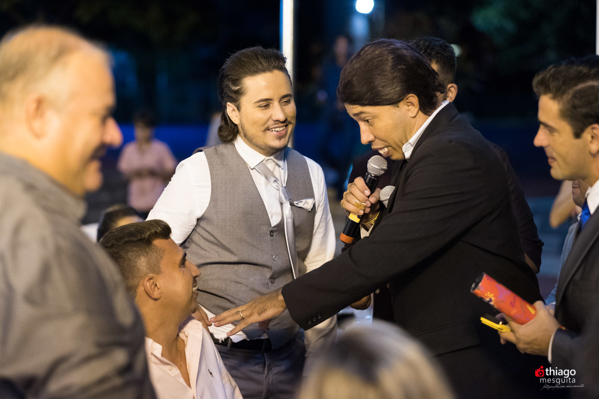Thiago Mesquita fotografia fazendo a cobertura do casamento de Yara e Silvinho, baterista da dupla Henrique e Juliano, em Itumbiara Goiás. Cerimônia no Palácio das Águas