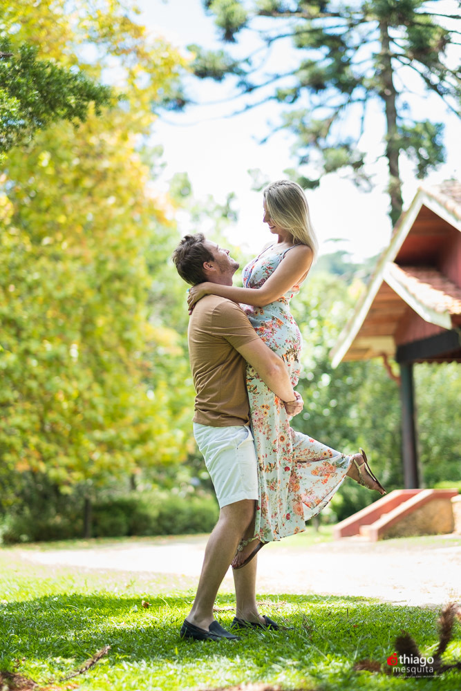 noiva no colo do noivo Guilherme