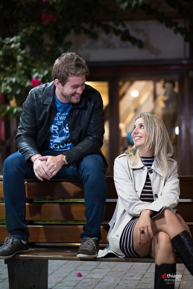 risadas na saida dos noivos 