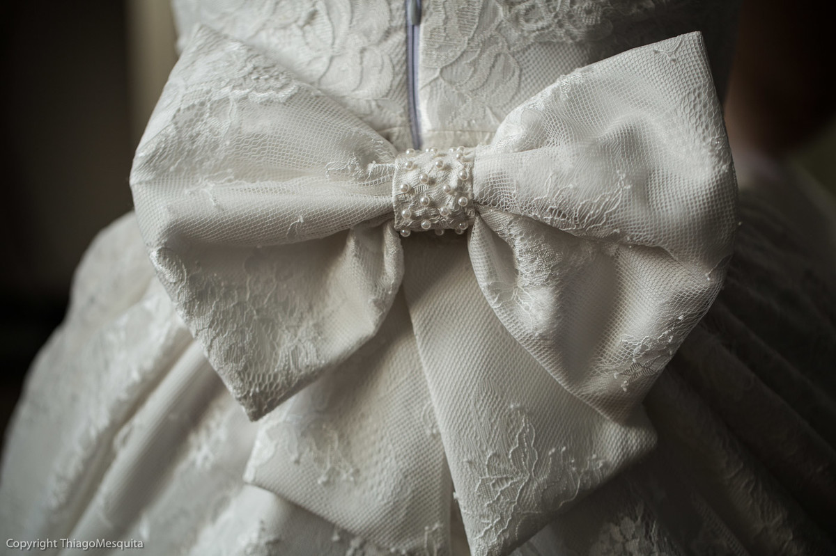 vestido de noiva com laço no atelie da noiva