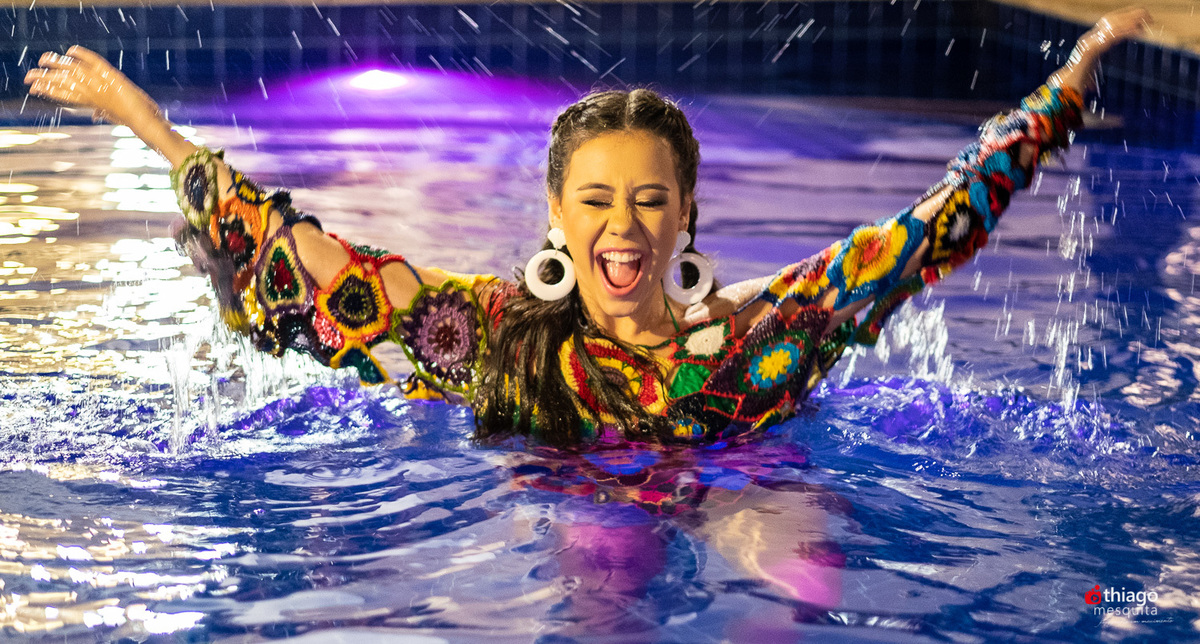 casa da Familia bastos, fotos de book dentro da piscina