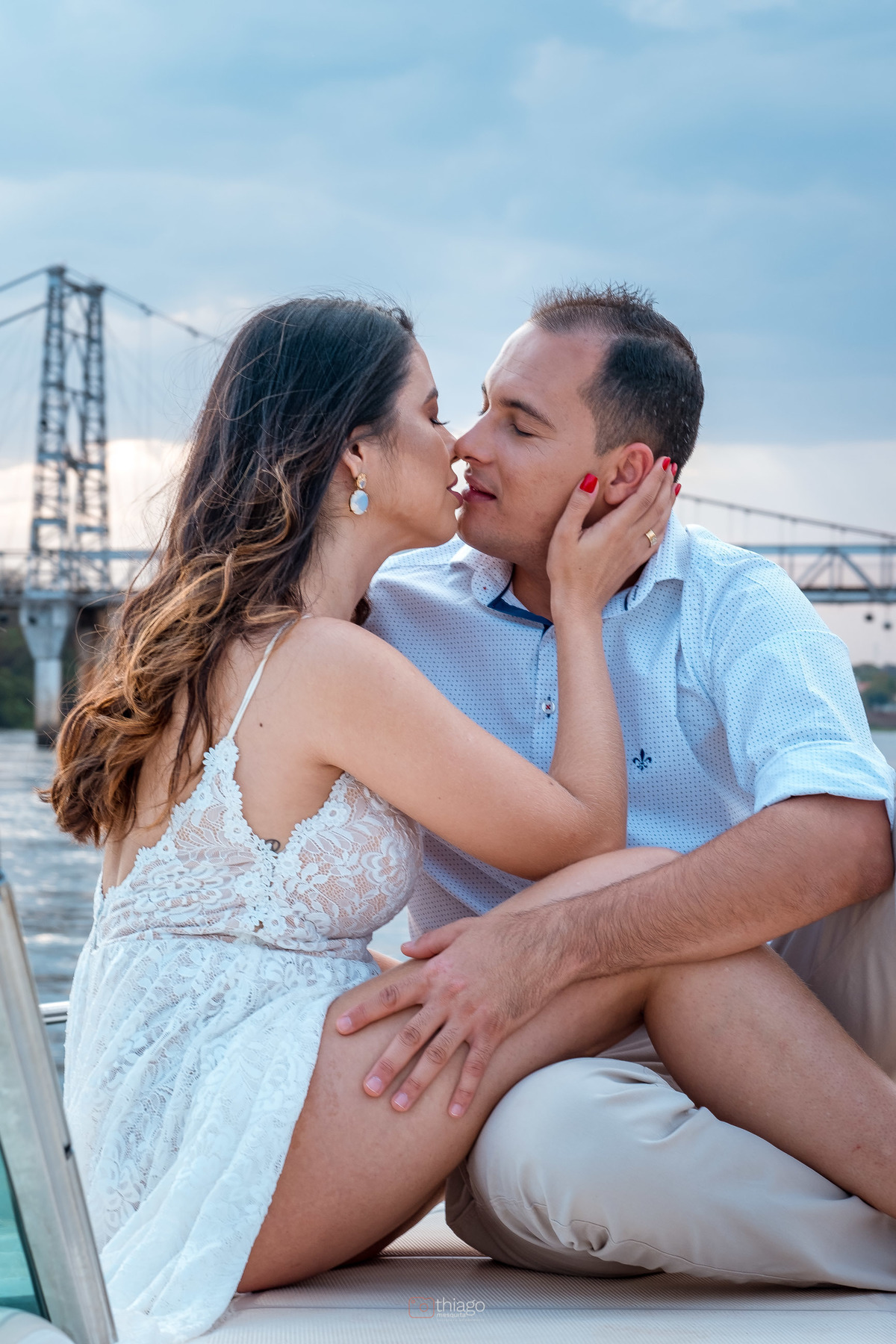 aluguel de lancha para ensaio fotografico e fotos de prewedding, pre casamento, em itumbiara, go