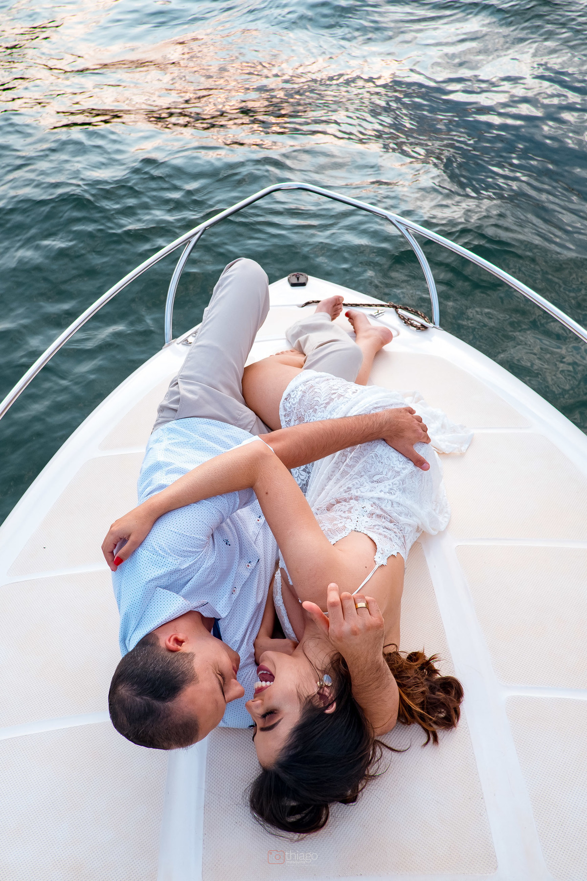 aluguel de lancha para ensaio fotografico e fotos de prewedding, pre casamento, em itumbiara, go, por thiago mesquita