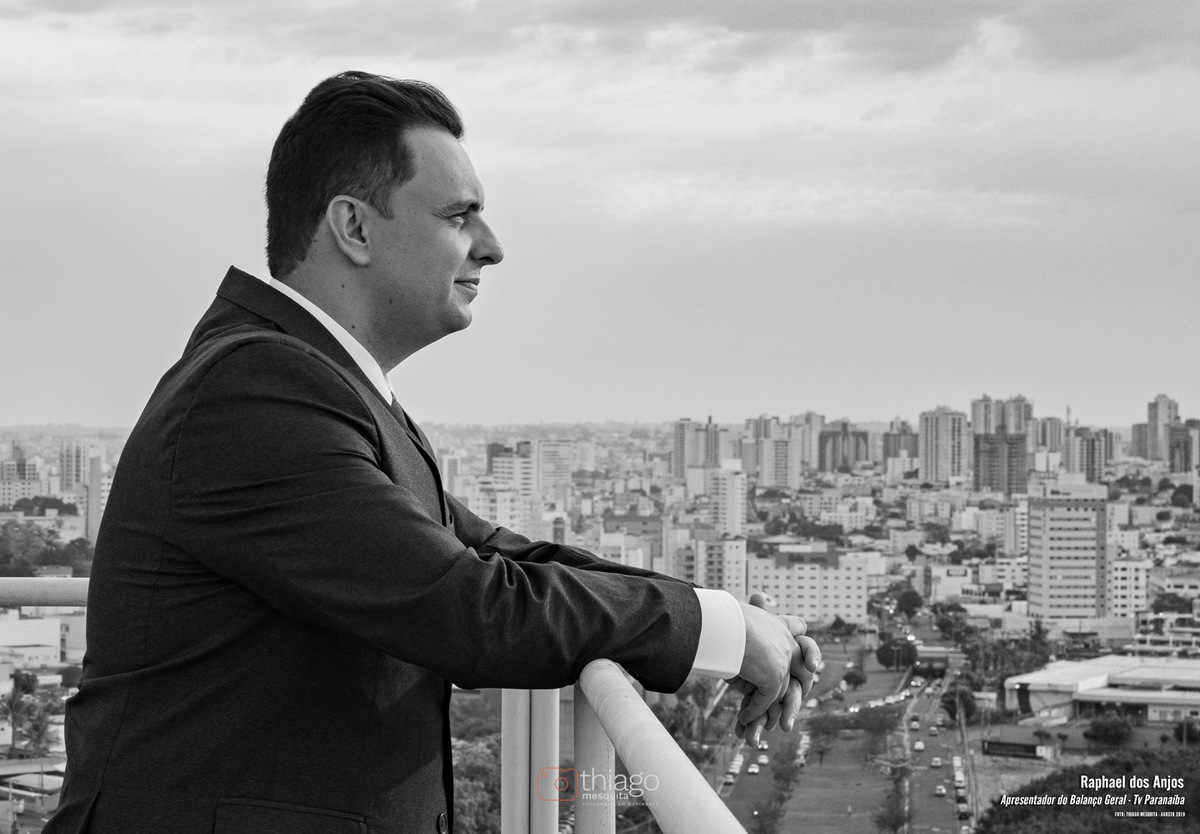 personalidades uberlandenses, que fazem a cidade acontecer, fotografado por Thiago Mesquita para Exposição no Uberlândia Shopping. 21 Raphael dos Anjos - TV Paranaíba, apresentador do Balanço Geral