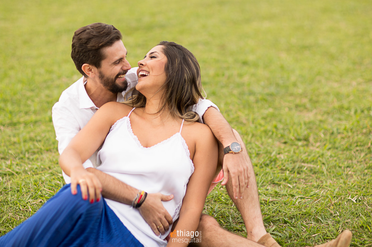 sorriso espontâneo no ensaio de prewedding por Thiago Mesquita