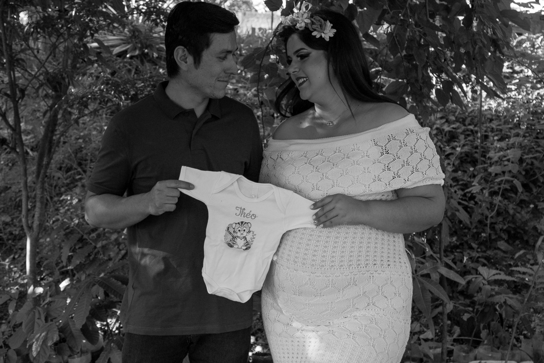 Ensaio gestante com acessório/body do bebê em Espirito Santo do Pinhal